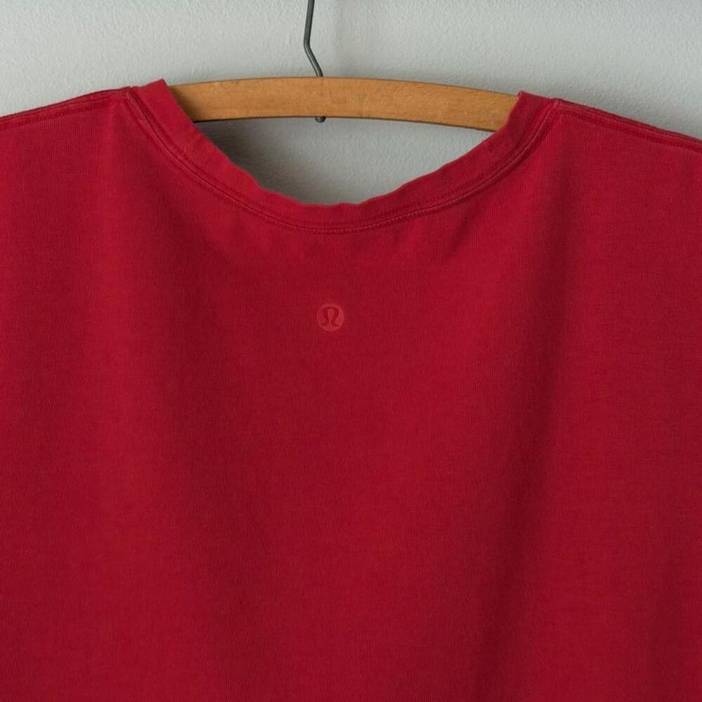 Lululemon oxford red crewneck tee